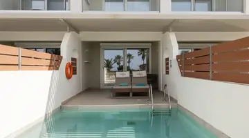 Vantaris Palace