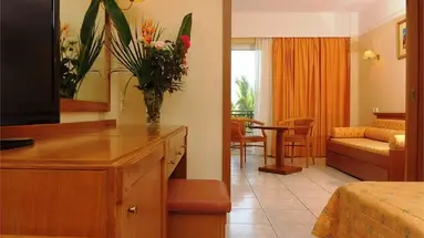 Vantaris Palace