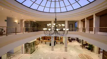Vantaris Palace