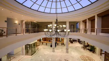 Vantaris Palace