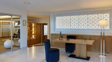 Vasia Boulevard - Adults Only