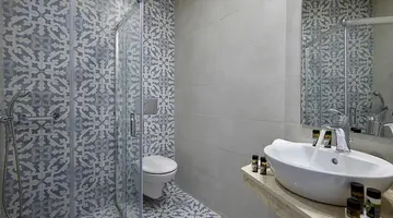 Vasia Boulevard - Adults Only
