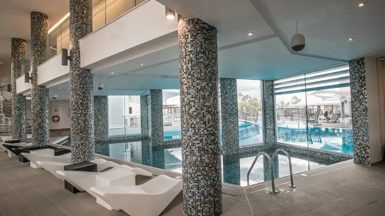 Vassos Nissi Plage Hotel & Spa