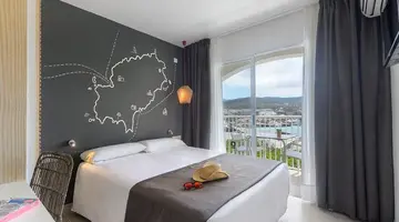 Vibra Cala Tarida Hotel