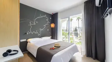 Vibra Cala Tarida Hotel