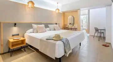 Vibra Cala Tarida Hotel