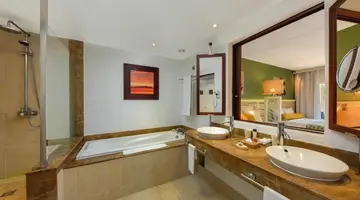 Victoria Beachcomber Resort & Spa 4