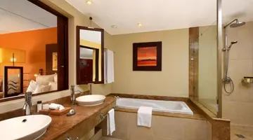 Victoria Beachcomber Resort & Spa 4
