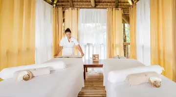 Victoria Beachcomber Resort & Spa 4