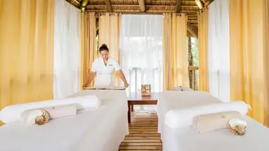 Victoria Beachcomber Resort & Spa 4