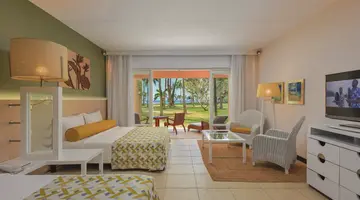 Victoria Beachcomber Resort & Spa 4