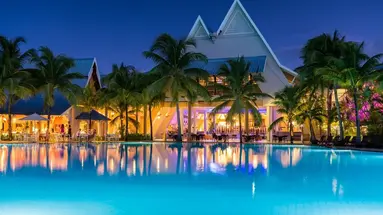Victoria Beachcomber Resort & Spa 4