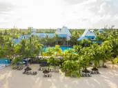 Victoria Beachcomber Resort & Spa 4