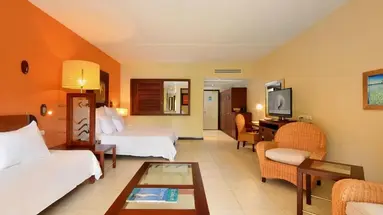 Victoria Beachcomber Resort & Spa 4