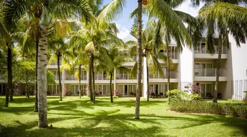 VICTORIA BEACHCOMBER RESORT & SPA