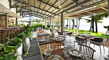 VICTORIA BEACHCOMBER RESORT & SPA