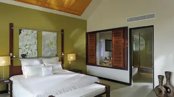 VICTORIA BEACHCOMBER RESORT & SPA