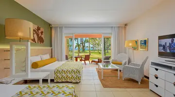 VICTORIA BEACHCOMBER RESORT & SPA
