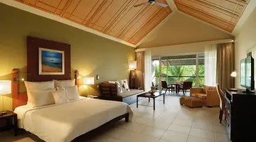 VICTORIA BEACHCOMBER RESORT & SPA