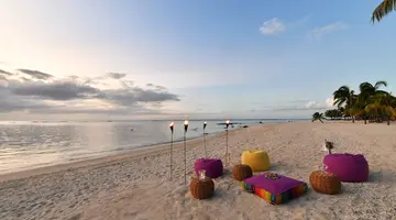 VICTORIA BEACHCOMBER RESORT & SPA