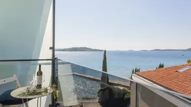 VILLA ARAUSA****