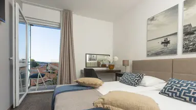 VILLA ARAUSA****
