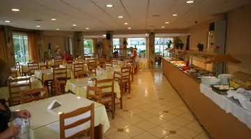 Village Inn Studios and Apartments