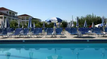Village Inn Studios & Family Apartments