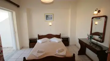 Village Inn Studios & Family Apartments