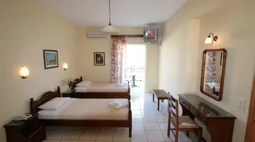 Village Inn Studios & Family Apartments