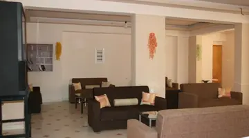 Village Inn Studios & Family Apartments