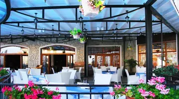 VINEYARDS HOTEL