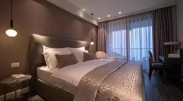 VIVID BLUE SERENITY RESORT
