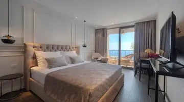 VIVID BLUE SERENITY RESORT