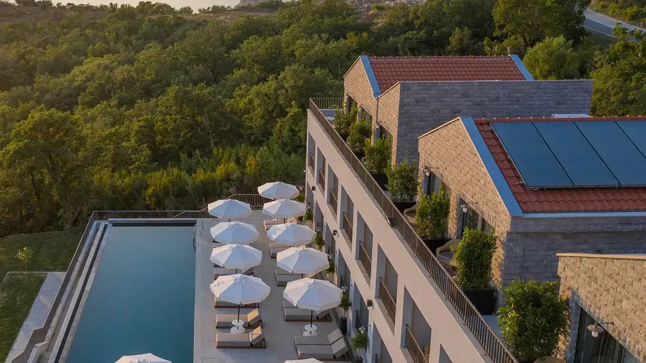 VIVID BLUE SERENITY RESORT