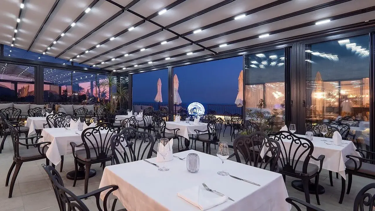 VIVID BLUE SERENITY RESORT