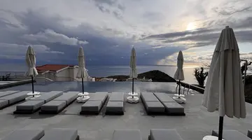 VIVID BLUE SERENITY RESORT