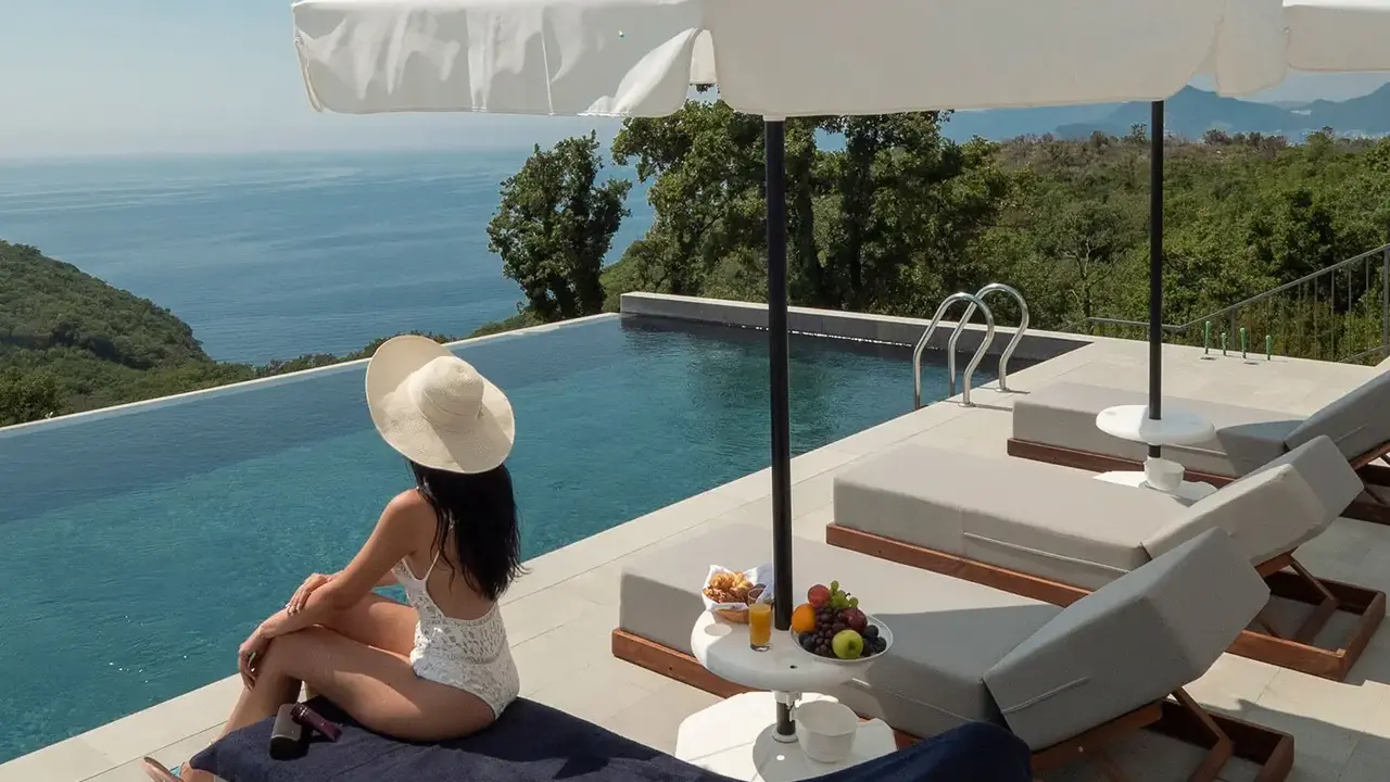 VIVID BLUE SERENITY RESORT