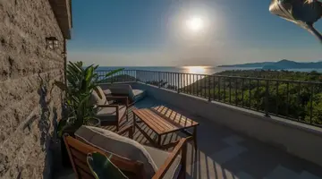 VIVID BLUE SERENITY RESORT