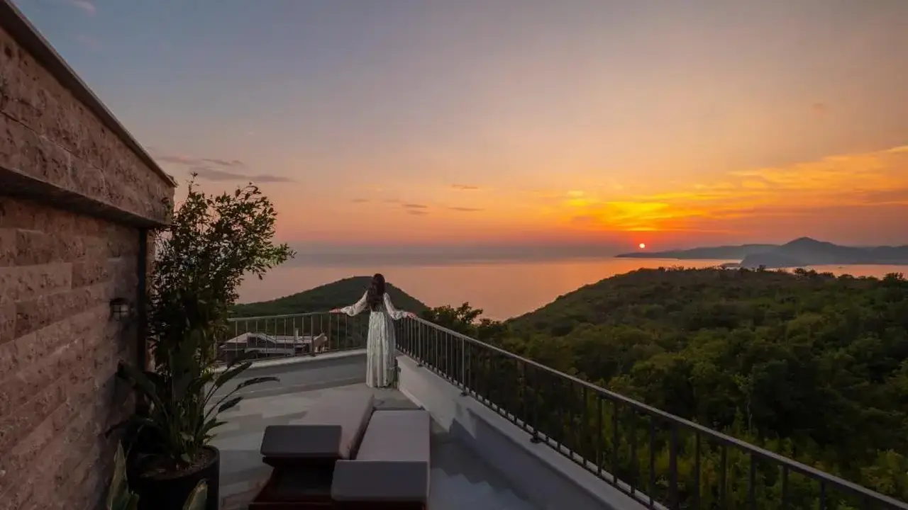 VIVID BLUE SERENITY RESORT