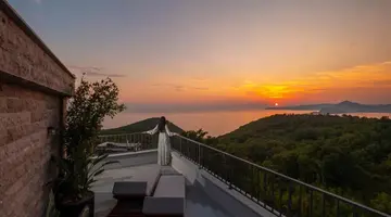 VIVID BLUE SERENITY RESORT