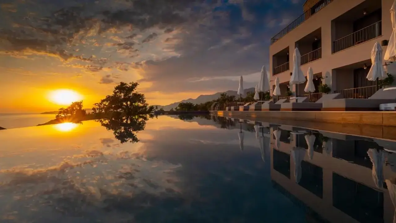 VIVID BLUE SERENITY RESORT