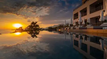 VIVID BLUE SERENITY RESORT