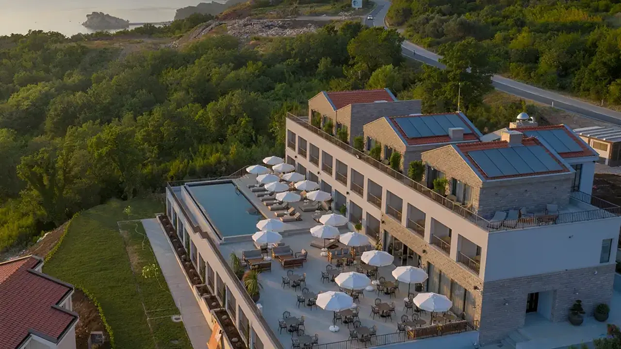 VIVID BLUE SERENITY RESORT