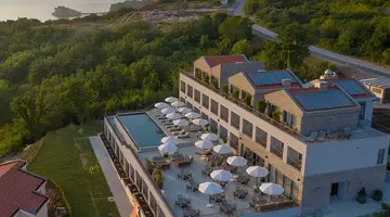 VIVID BLUE SERENITY RESORT