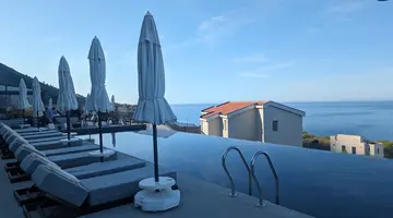 VIVID BLUE SERENITY RESORT