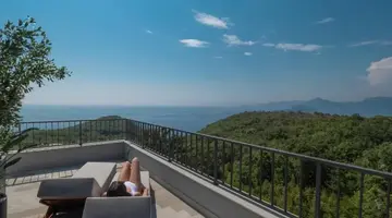 VIVID BLUE SERENITY RESORT
