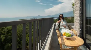 VIVID BLUE SERENITY RESORT