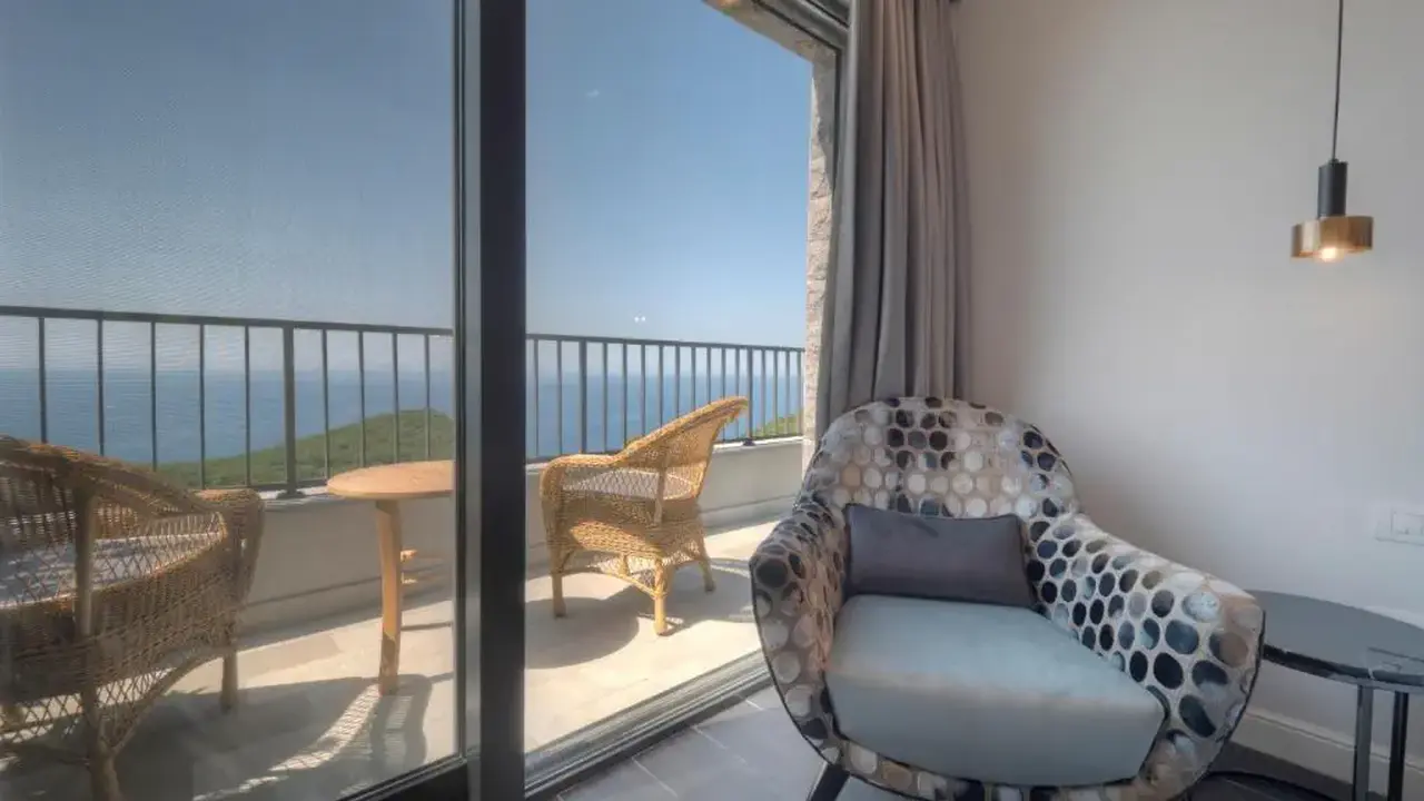 VIVID BLUE SERENITY RESORT