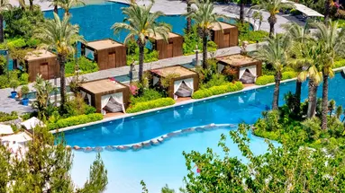 Vogue Hotel Supreme